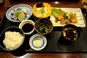 写真4-7_豚肉ニンニク焼き定食